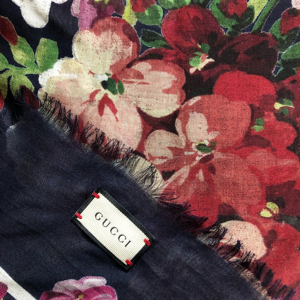 New Gucci Navy Blossoms Scarf